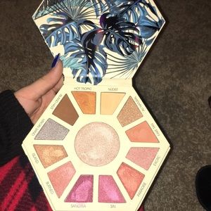 brand new only swatched once